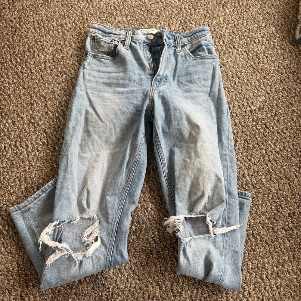 Abercrombie & Fitch The Mom High Rise